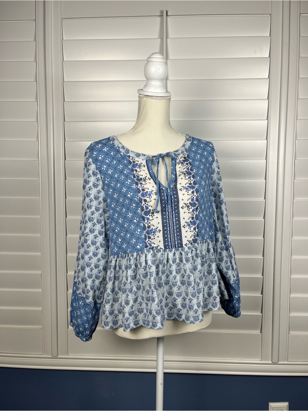 Blue Floral Tie-Neck Peasant Blouse size m/l